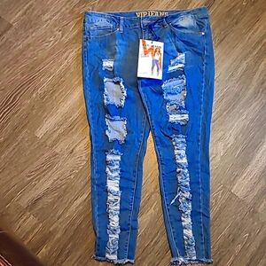 NWT- V.I.P Crop Denim jeans
